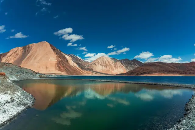 Ladakh high-pass landscape on a Kashmir to Leh tour