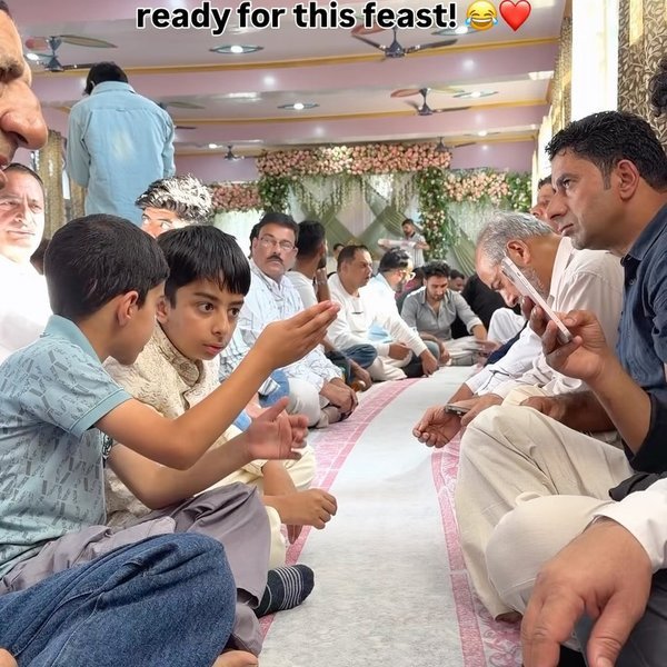 Our UAE guest tries Wazwan at a Kashmiri wedding
