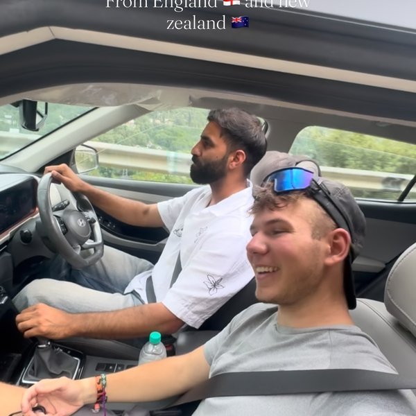 Guests from England and New Zealand review their trip