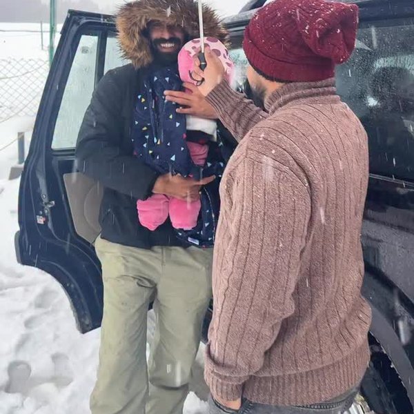 Snowfall day in Gulmarg