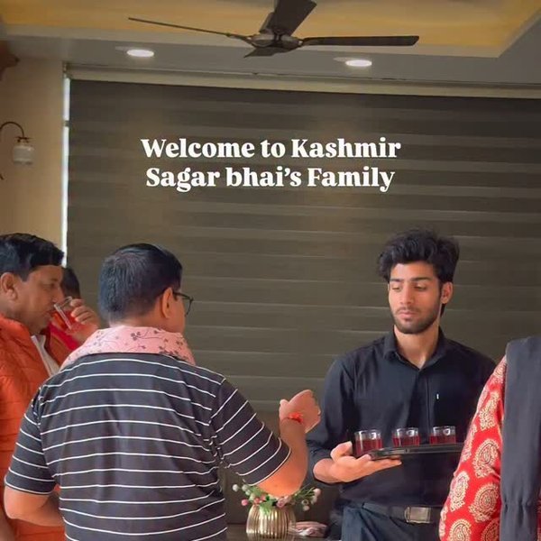 Shawl welcome for Kashmir guests