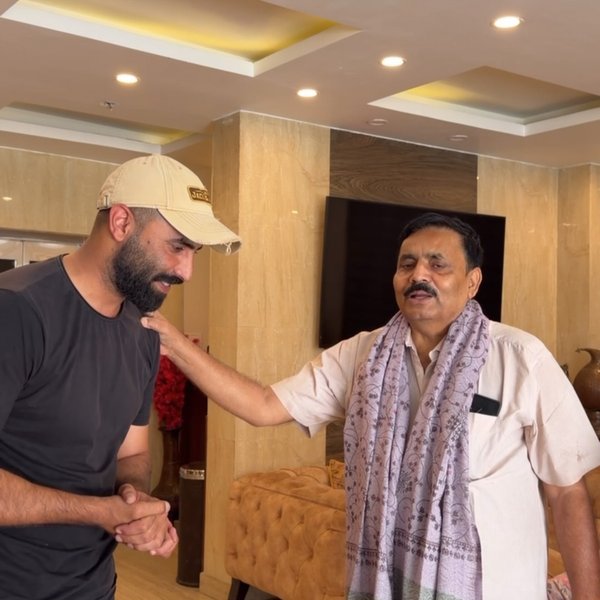 Dr Shakil Ahmad blesses our team after his Kashmir trip